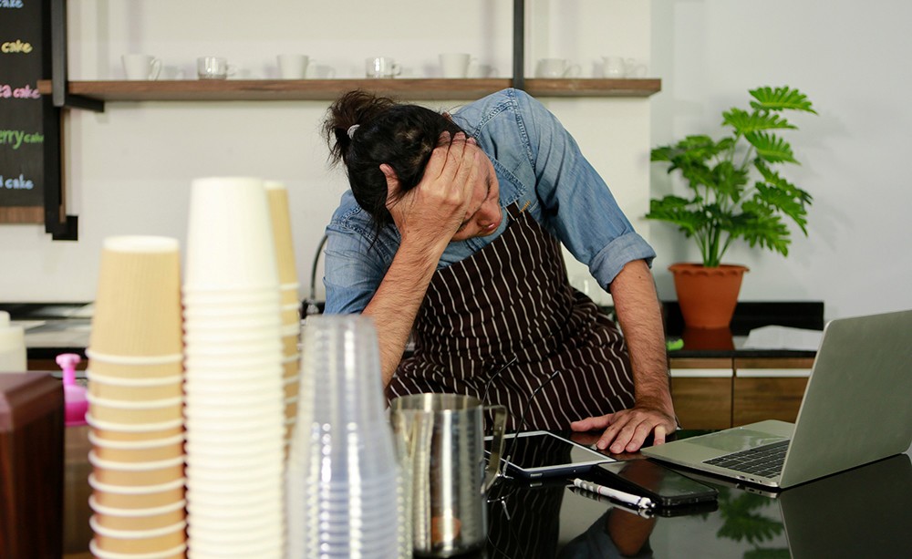 Nhiều tiểu thương rơi vào tình huống “dở khóc dở cười” vì không kịp kiểm tra giao dịch