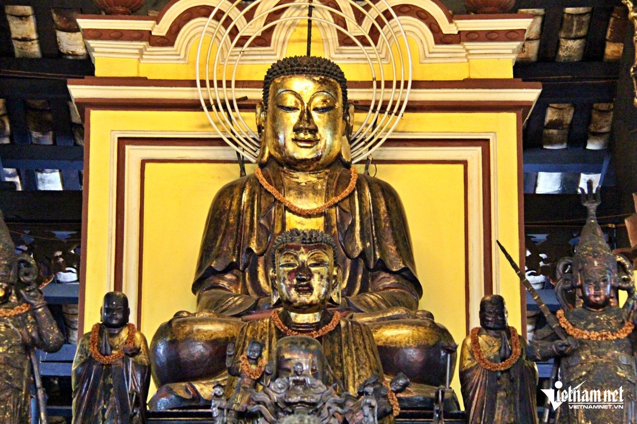 Chùa cổ gần 300 tuổi có trăm &#39;báu vật&#39; thếp vàng hút khách chiêm bái ở TPHCM - 11