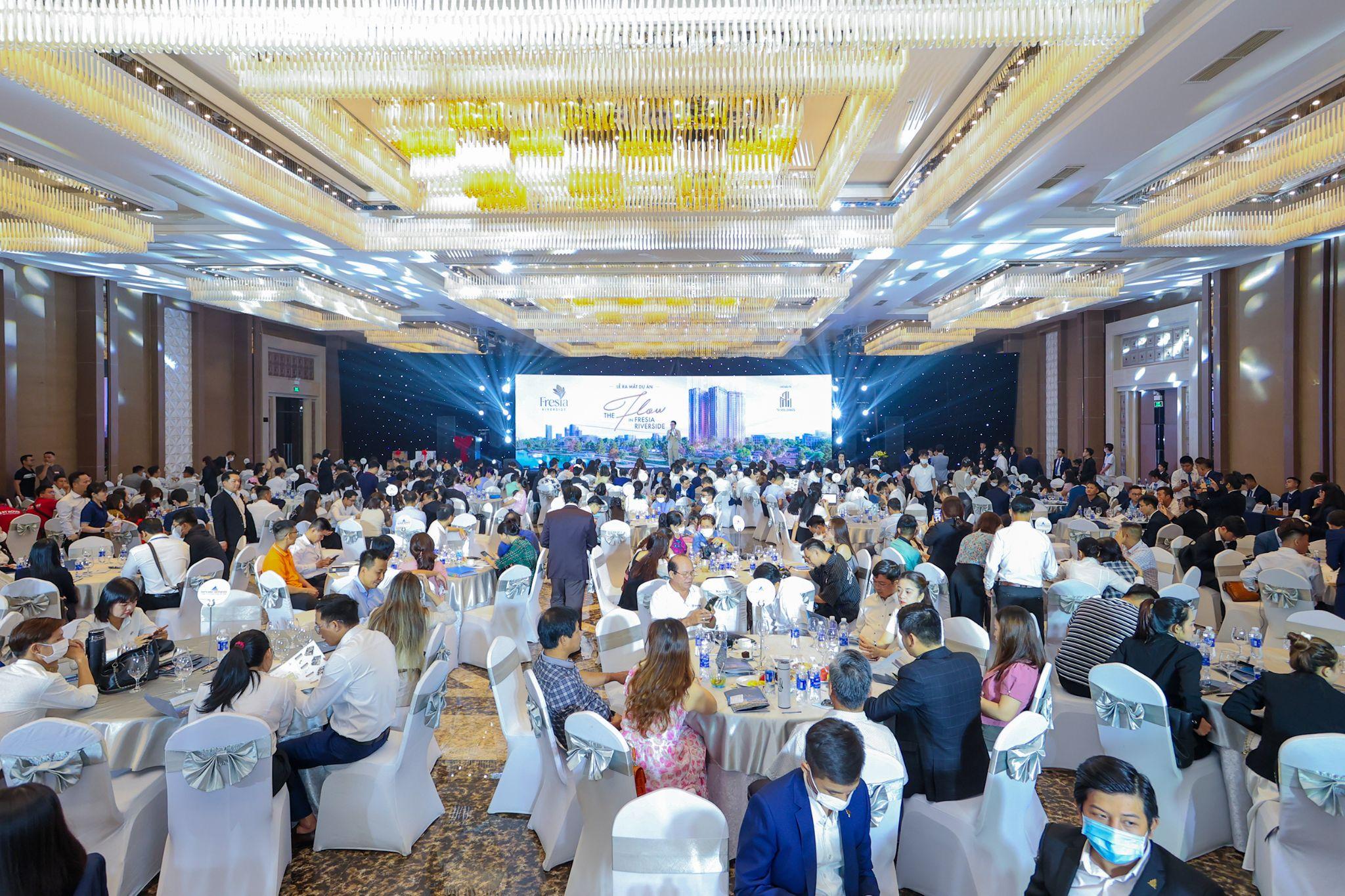 Đông đảo khách hàng tham gia sự kiện Lễ ra mắt dự án Fresia Riverside