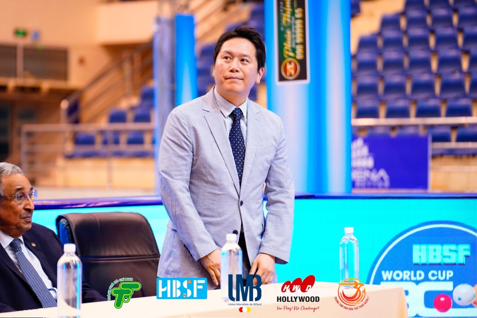 Ông Bill Hong, Tổng Giám đốc Hollywood