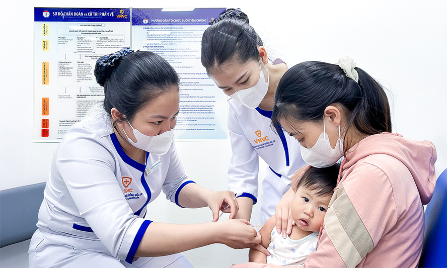Công ty Vắc xin VNVC có Hệ thống hàng trăm trung tâm tiêm chủng VNVC phục vụ hàng chục triệu người dân mỗi năm. Ảnh: Mộc Thảo