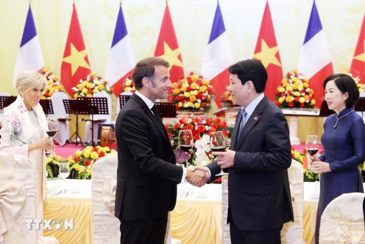 Chủ tịch nước Lương Cường chủ trì chiêu đãi cấp nhà nước Tổng thống Pháp. Ảnh: TTXVN