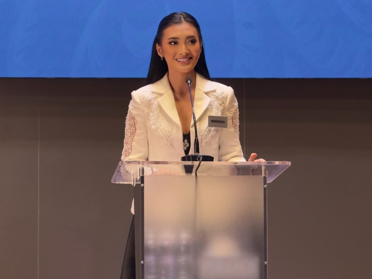 Đại diện Indonesia - Monica Kezia Sembiring mang đến dự án “Pipeline for Lifeline” với mong muốn mang lại nguồn nước sạch và điều kiện vệ sinh cơ bản cho người dân làng Kampung Ciseke.