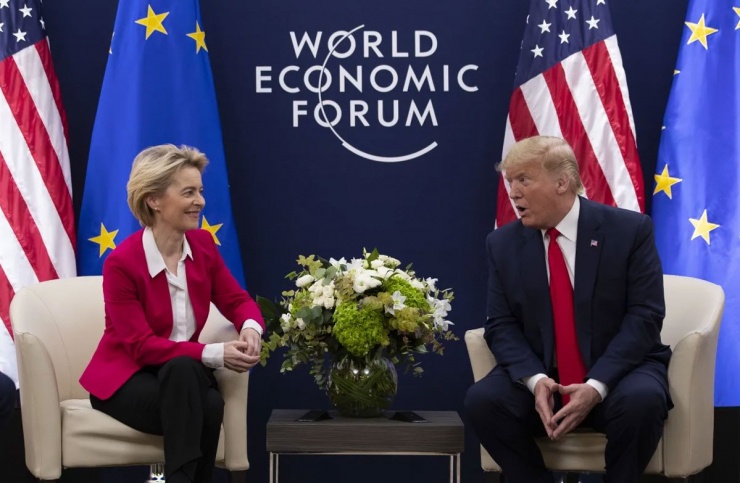 Tổng thống Donald Trump gặp Chủ tịch EC Ursula von Der Leyen tại Diễn đàn Kinh tế Thế giới hồi tháng 1/2020 tại Davos, Thụy Sĩ. Ảnh: CNBC