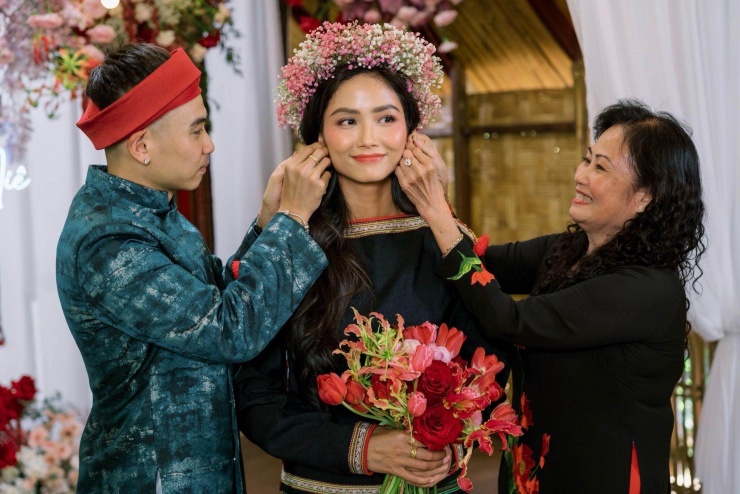 Chồng H&#39;Hen Niê đi đâu cũng được hỏi "đã mọc tóc chưa", hiện nổi tiếng hơn cả vợ Hoa hậu - 9