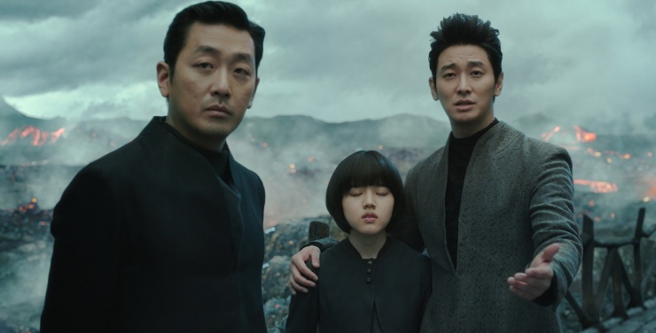Các cảnh quay của nam diễn viên Oh Dal Soo trong Along with the Gods 2 đã được quay lại sau khi anh ta thừa nhận một vụ quấy rối tình dục vào năm 2018.