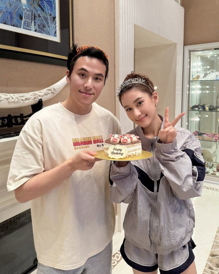 "Thiên kim" đẹp nhất của "vua sòng bạc" Macau lên thảm đỏ diện đồ sang bao nhiêu, đời thường bình dân đến giật mình - 2