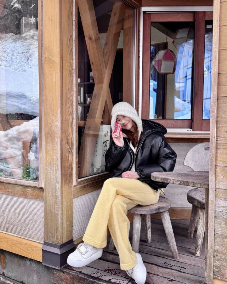 "Thiên kim" đẹp nhất của "vua sòng bạc" Macau lên thảm đỏ diện đồ sang bao nhiêu, đời thường bình dân đến giật mình - 10