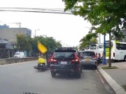 Tin tức trong ngày - CSGT tiếp nhận hồ sơ vụ tài xế ô tô mở cửa gây tai nạn còn bắt đền 3 triệu đồng