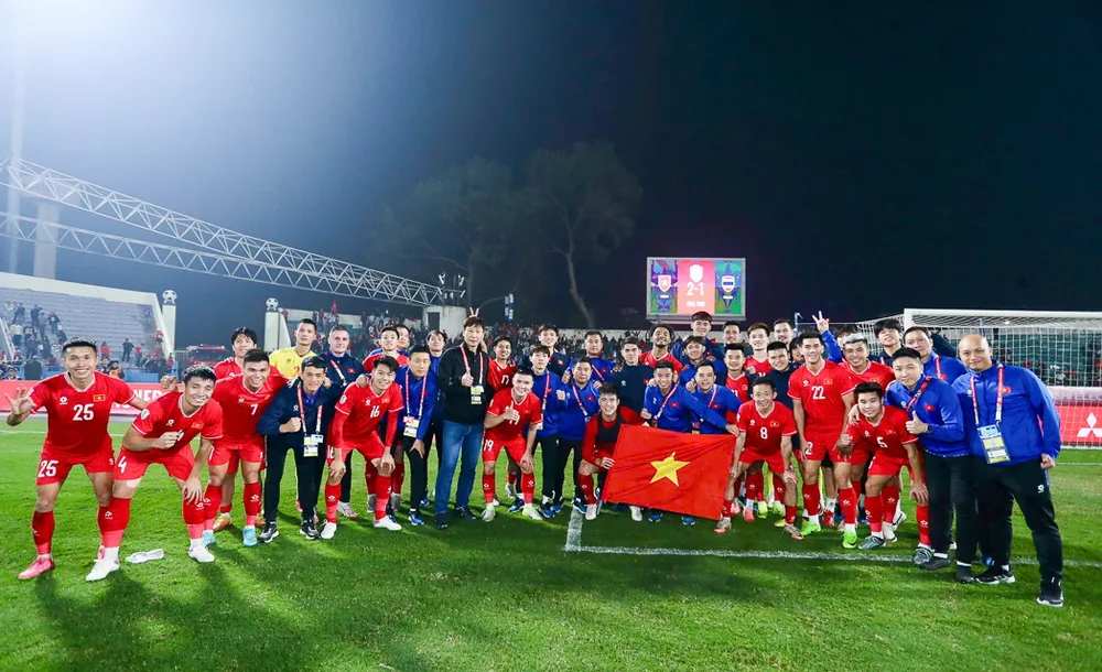 HLV Kim Sang-sik hết lòng với tuyển Việt Nam lẫn đội Các ngôi sao Đông Nam Á. Ảnh: CCT.