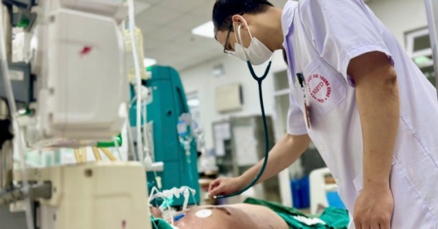 Người đàn ông phải lọc máu liên tục vì vết xước nhỏ