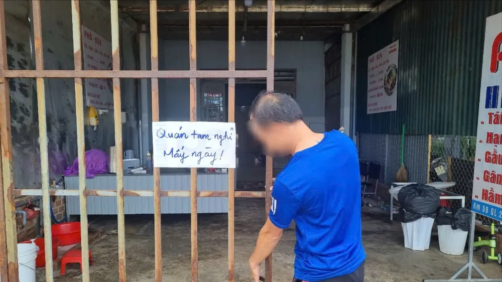 Quán phở tạm nghỉ để dọn dẹp, sửa sang. Ảnh: T.T