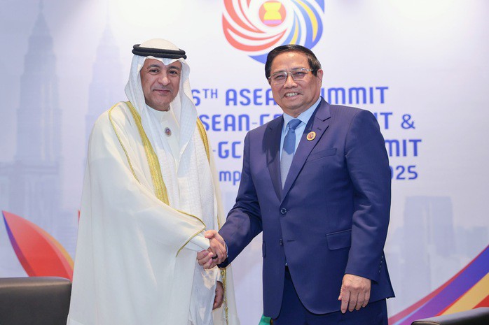 Thủ tướng Phạm Minh Chính gặp Tổng Thư ký Hội đồng Hợp tác vùng Vịnh (GCC) Jasem Mohamed AlBudaiwi. Ảnh: VGP