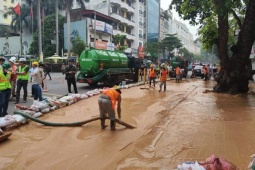 Hỗn hợp bùn khoan ngầm metro Nhổn-Ga Hà Nội lại phun ào ào lên phố Cát Linh