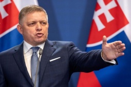 Thủ tướng Slovakia phản pháo Thủ tướng Đức 