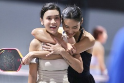 Hot girl pickleball thi đấu bị chuột rút vẫn vô địch, được chồng chăm sóc gây  sốt 