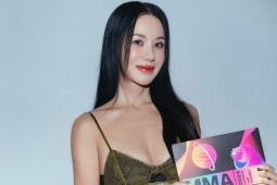 Uhm Jung Hwa khoe vóc dáng không đổi size so với 10 năm trước