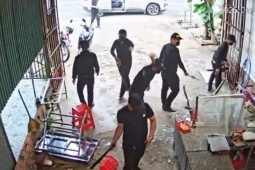 Công an tỉnh Đắk Lắk thông tin về nhóm côn đồ mặc toàn đồ đen đập phá quán phở
