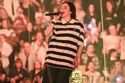 Billie Eilish thắng lớn tại AMAs 2025