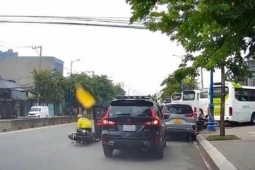 CSGT tiếp nhận hồ sơ vụ tài xế ô tô mở cửa gây tai nạn còn bắt đền 3 triệu đồng