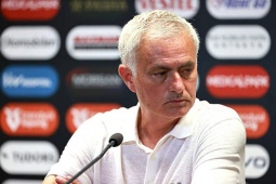 Fenerbahce thua đội xuống hạng, Mourinho khoe mẽ quá khứ làm fan  " sôi máu " 