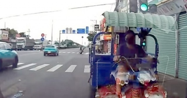Đi ngược chiều còn "đình công" giữa đường, tài ...