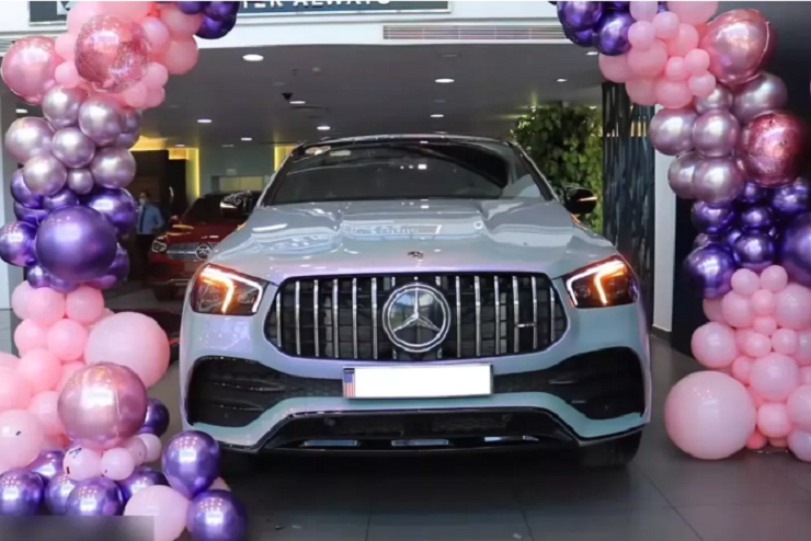 Lương Bằng Quang và Ngân 98&nbsp;tậu xe Mercedes-AMG GLE 53.