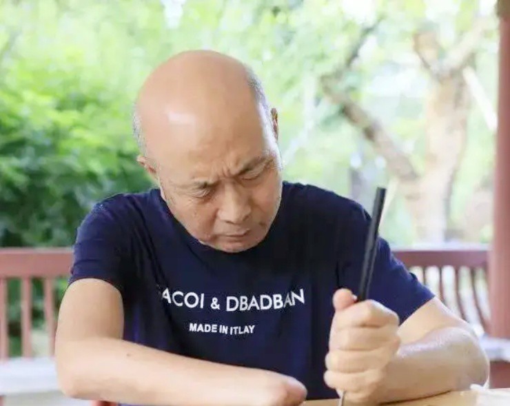 Từ người ăn mày một tay đến chủ doanh nghiệp tiền tỷ - 1