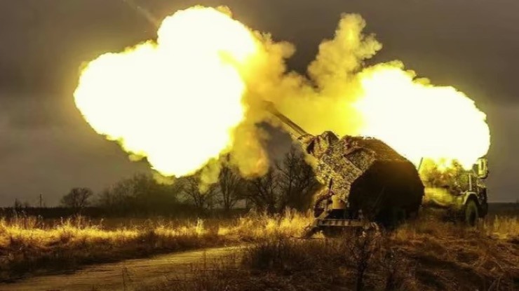 Pháo tự hành Ukraine khai hỏa trong xung đột với Nga. Ảnh: Ukrainska Pravda.