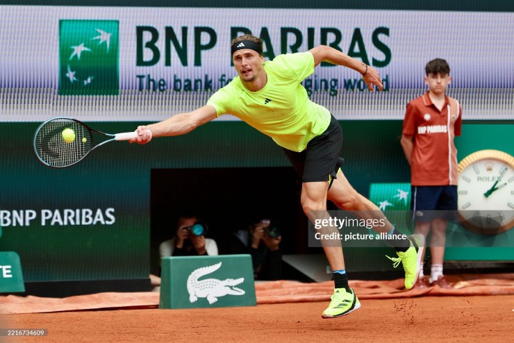 Zverev đánh bại Learner Tien