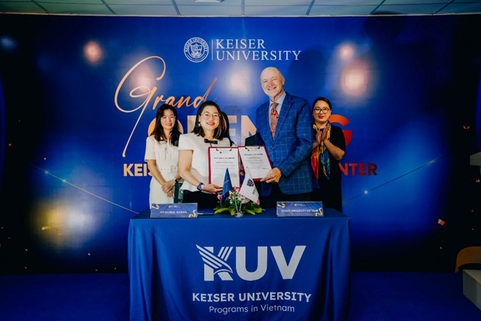 Đại diện Ivy Global School và Keiser University Vietnam trong lễ ký kết