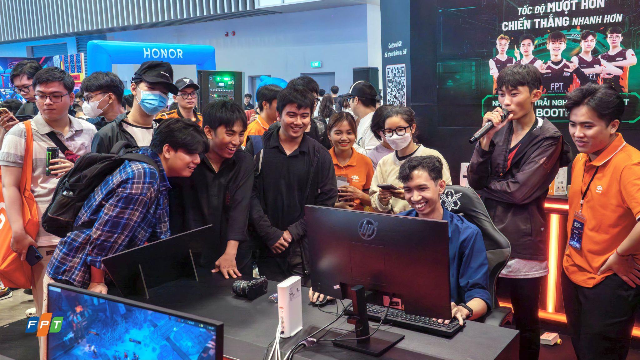 Game thủ trải nghiệm đường truyền Internet FPT. (Nguồn ảnh: FPT)