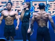 "Hết hồn" trước lực sĩ thể hình có cơ lưng "quái vật" khác người