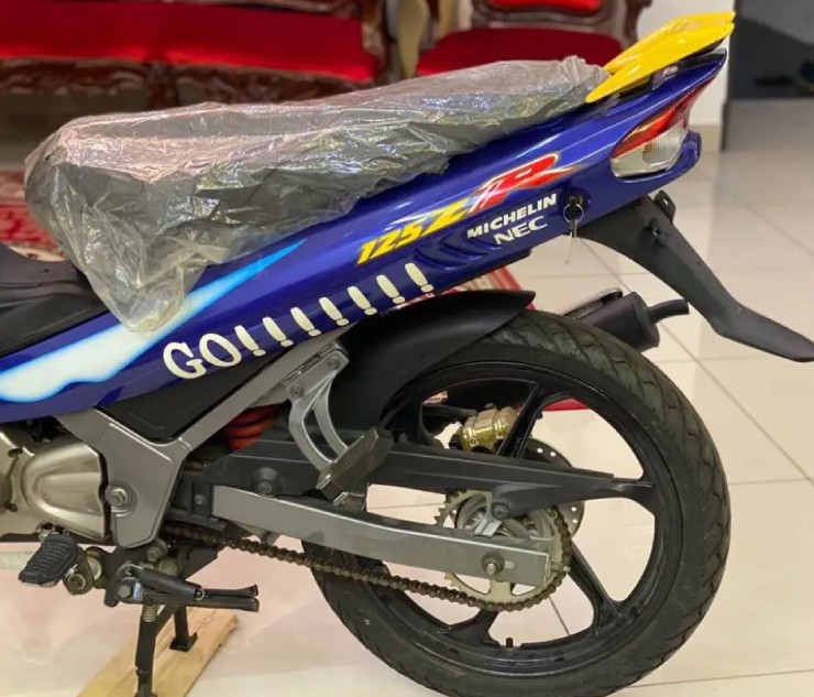Soi Yamaha 125ZR Cá Mập giá nửa tỷ từng gây choáng dân chơi xe - 4