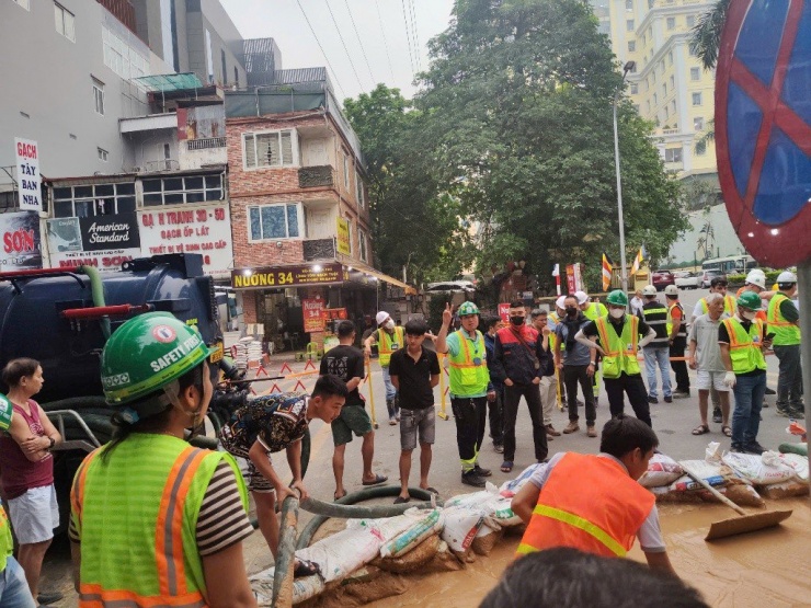Cận cảnh &#39;suối bùn&#39; tuôn trào ở Metro Nhổn-Ga Hà Nội - 5