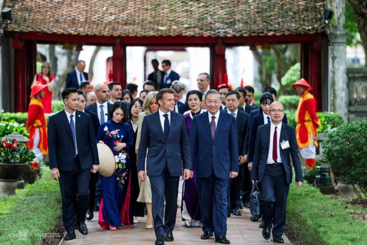 Ba ngày Tổng thống Pháp Macron ở Việt Nam - 6