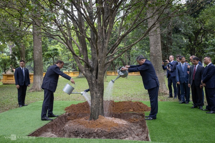 Ba ngày Tổng thống Pháp Macron ở Việt Nam - 8