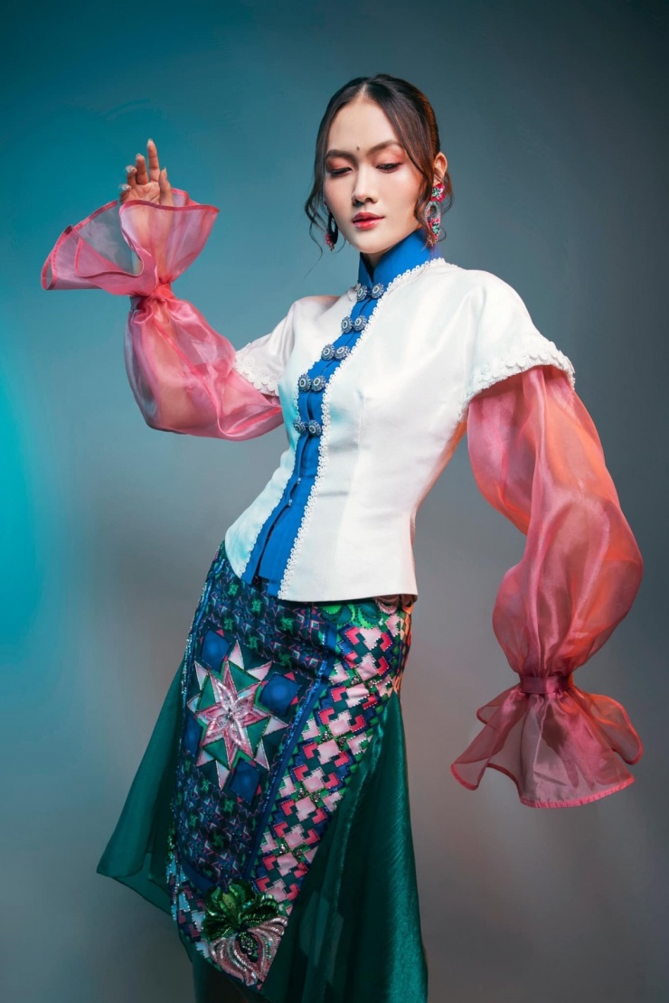 Bước ra từ The Next Face 2021, Phạm Phan Y Hạ thuận lợi theo đuổi con đường người mẫu, trở thành nàng thơ trong nhiều bộ sưu tập của các nhà thiết kế, đồng thời dần quen mặt trên các sàn runway.