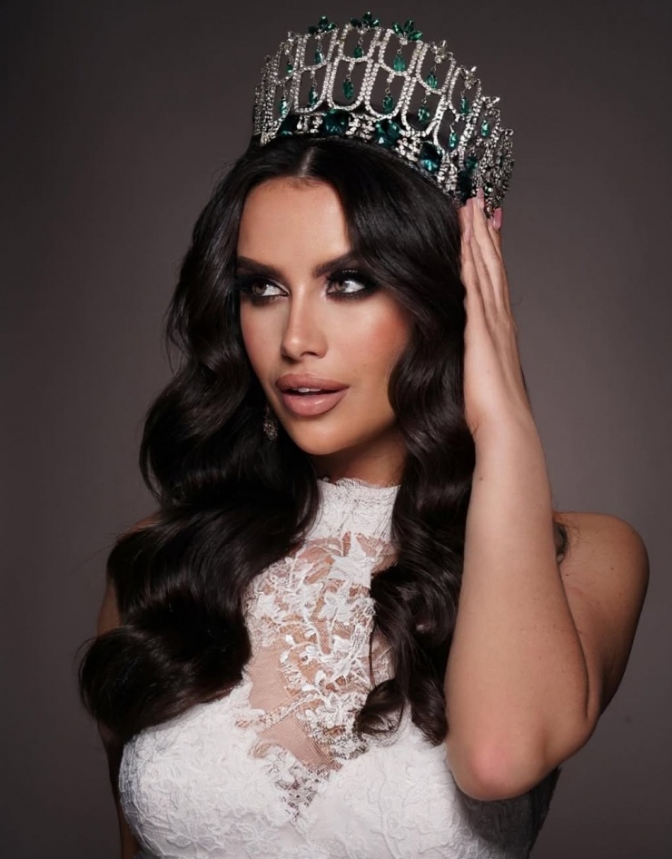 Jasmine Gerhardt - đại diện đến từ Ireland đang là cái tên được đánh giá cao tại cuộc thi Miss World 2025. Trong suốt hơn 3 tuần tham gia cuộc thi, cô liên tục chứng minh sức hút và thực lực của mình khi chiến thắng phần thi “Top Model”, lọt top 8 “Head to Head Challenge”, top 32 “Sport” và top 24 “Talent”.