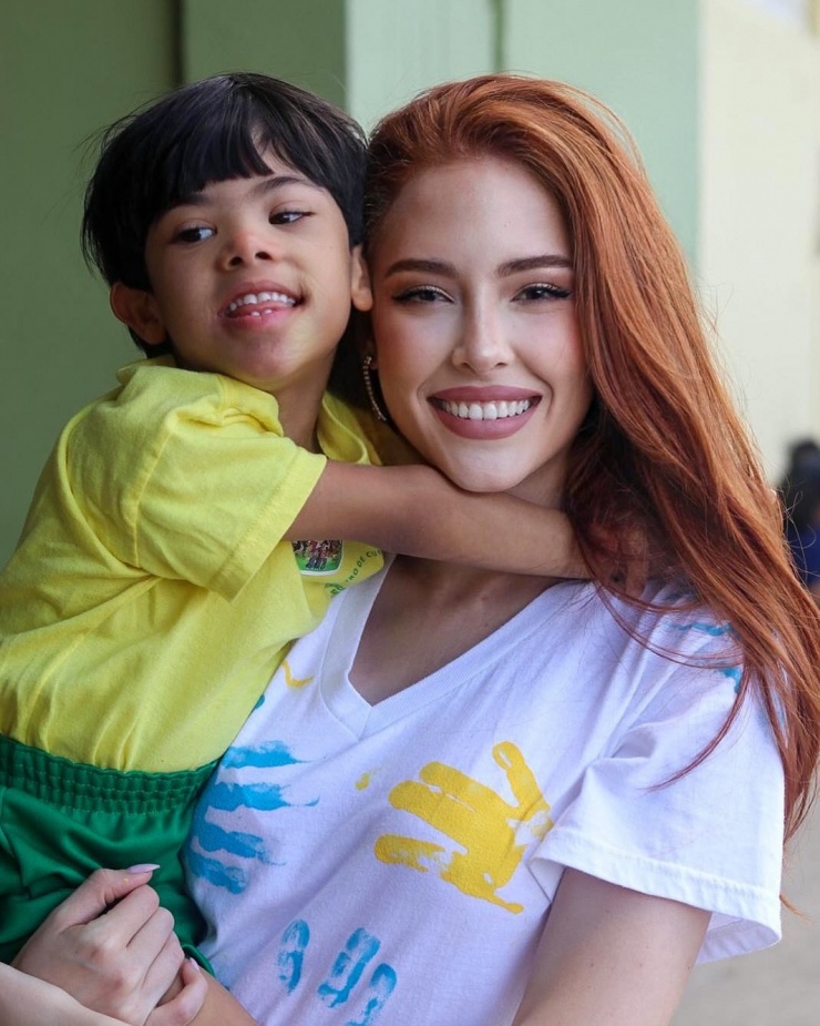 Với vai trò Đại sứ Giáo dục tại Puerto Rico, Valeria không ngừng đấu tranh vì quyền tiếp cận tri thức bình đẳng cho mọi trẻ em. Phương châm sống của cô: “Tri thức là chìa khóa dẫn lối, cống hiến là con đường ta chọn”.