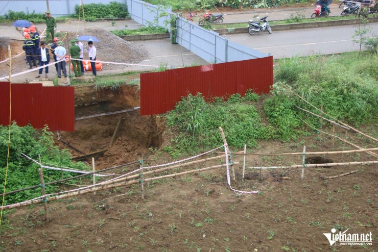 Lớp hàng rào bảo vệ đã được dựng lại.