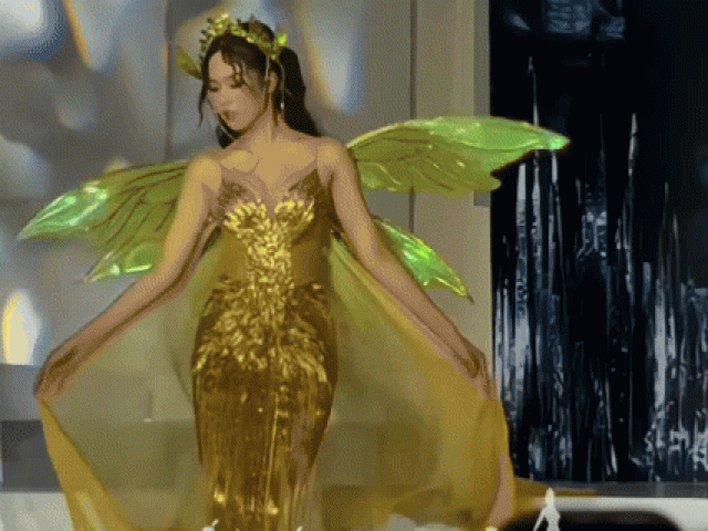 Thanh Thủy gặp sự cố trên sàn catwalk
