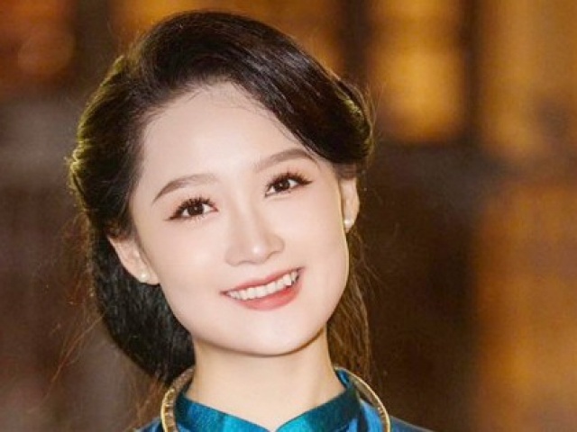 “BTV trẻ nhất Thời sự 19h“ xuất hiện xinh đẹp sau sinh con