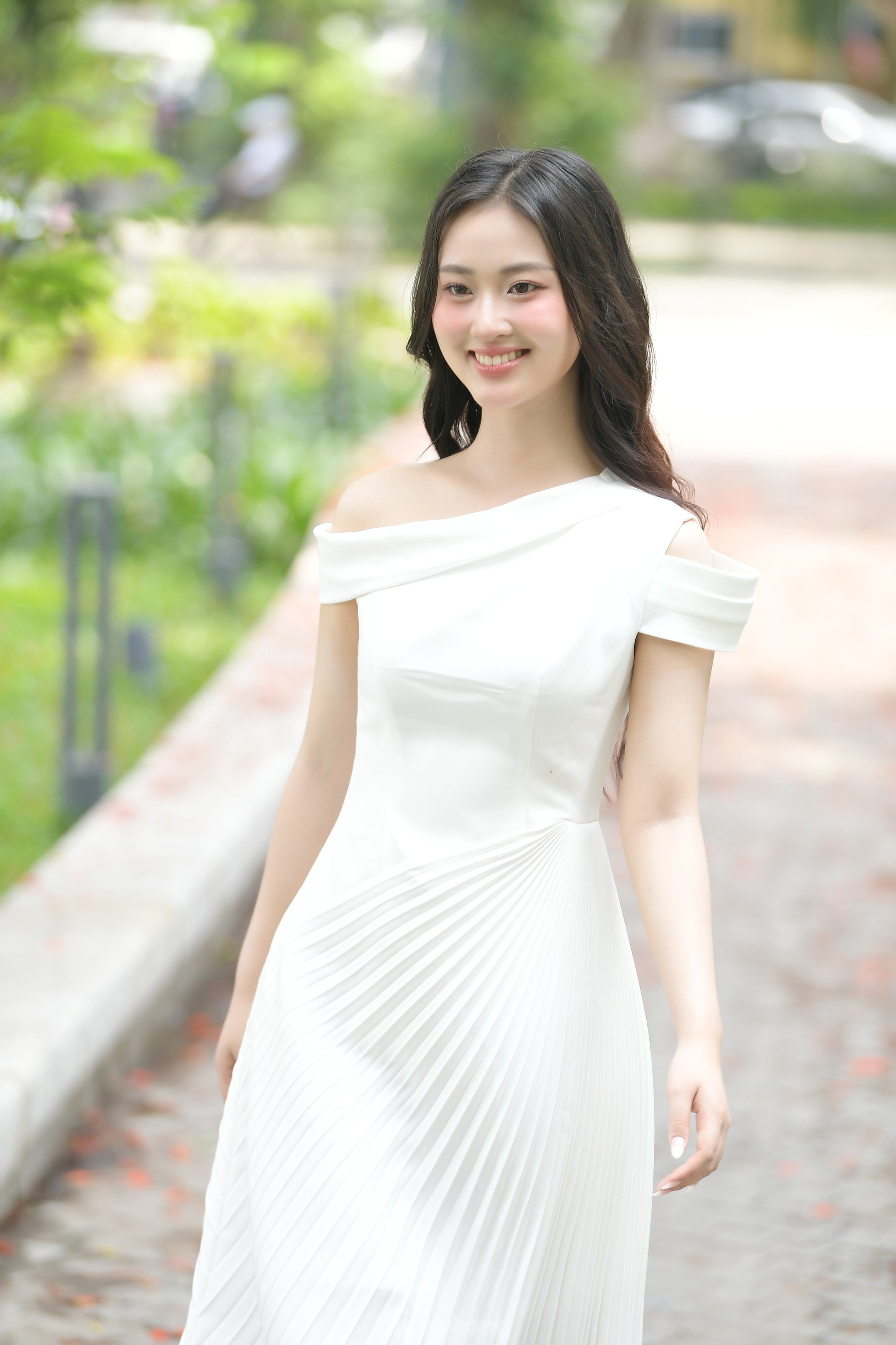 Nữ sinh Đại học Ngoại thương vui vì được khen giống Á hậu Phương Nhi - 3