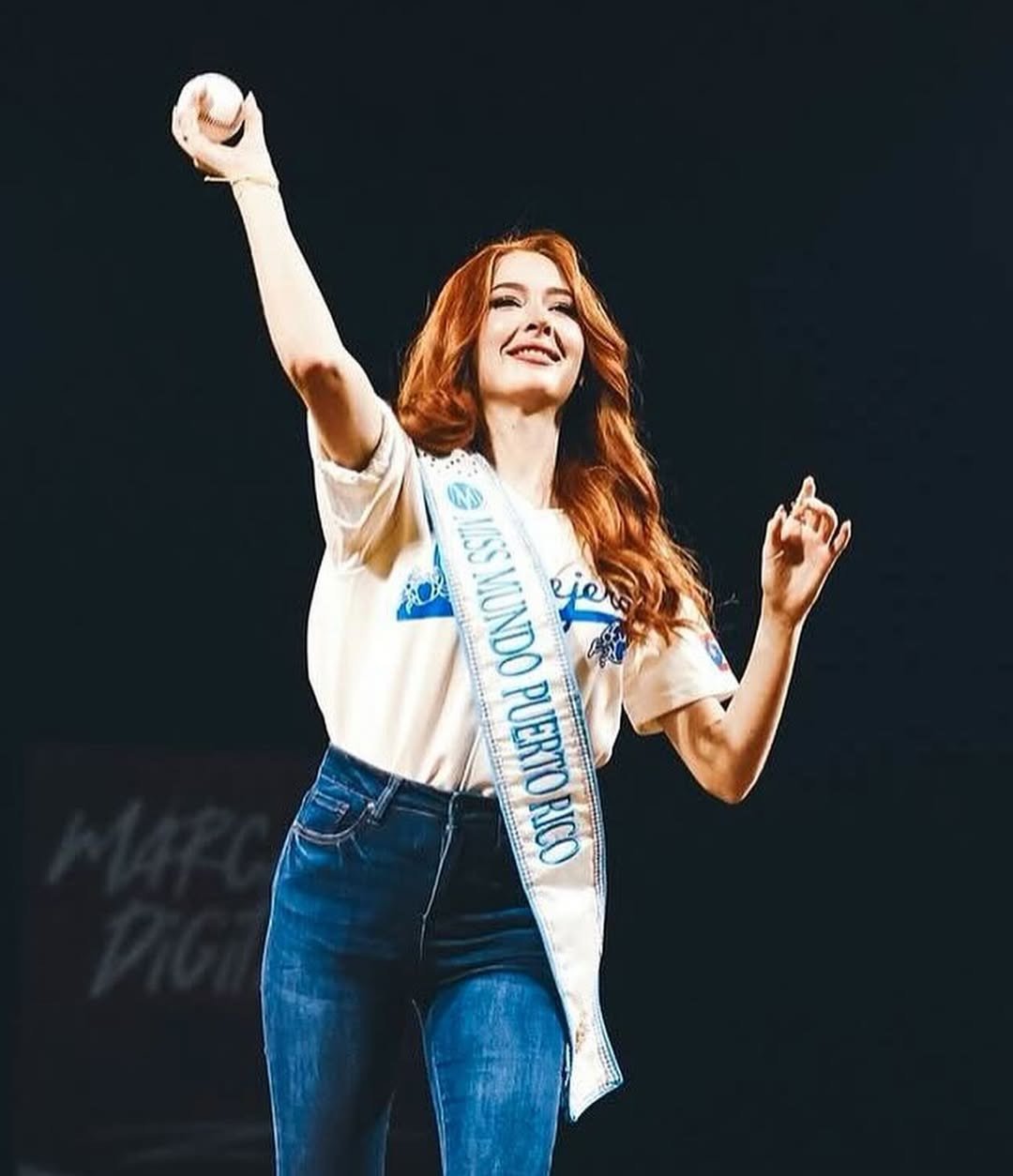 Mới đây, Valeria được mời ném bóng khai mạc trong giải đấu bóng chày lớn nhất tại Puerto Rico. “Đó là khoảnh khắc đặc biệt tôi sẽ không bao giờ quên”, cô chia sẻ.