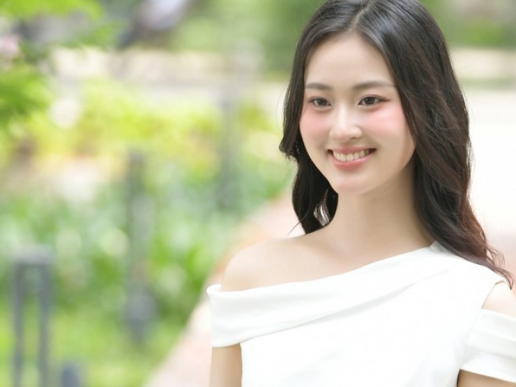 Nữ sinh Đại học Ngoại thương vui vì được khen giống Á hậu Phương Nhi