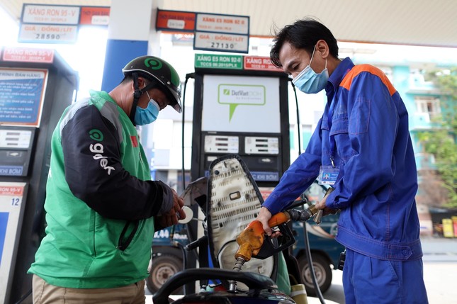 Giá xăng dự báo tăng nhẹ vào ngày mai (29/5).