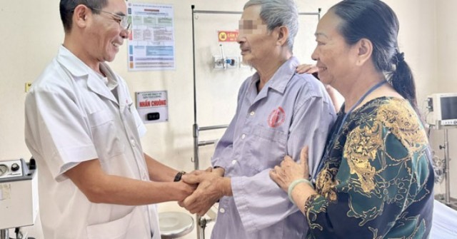 Báo động đỏ cứu người đàn ông nguy kịch sau cơn đau bụng dữ dội