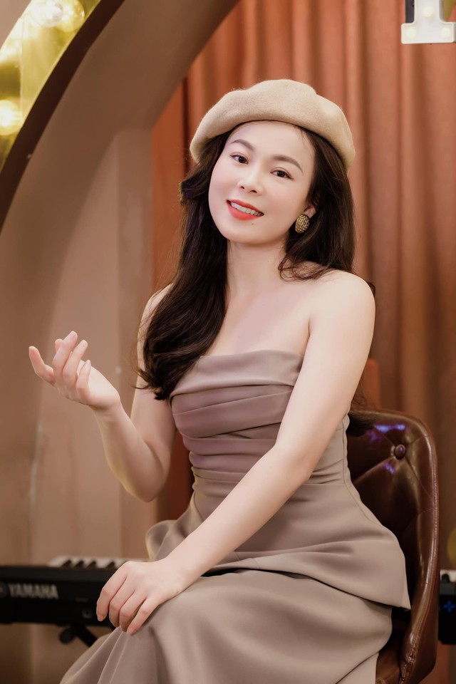 Điều ít biết về &#39;nàng thơ&#39; quê Quảng Bình vừa &#39;gây bão&#39; với bức hình chụp cùng Tổng thống Pháp - 9