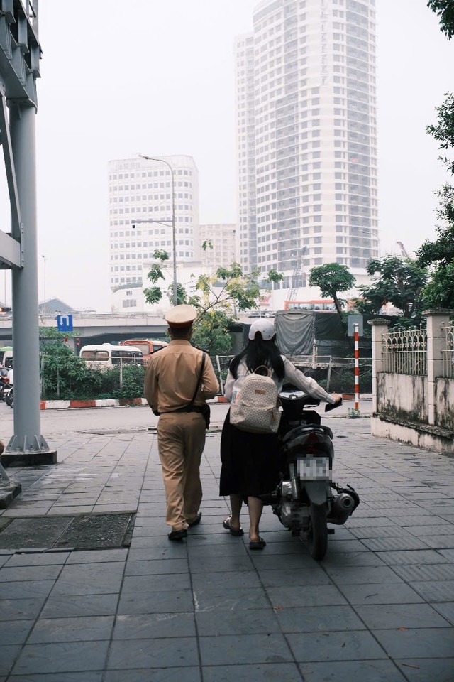 Một trường hợp bị camera lưu động phát hiện và thông báo về tổ xử lý. Ảnh: TG